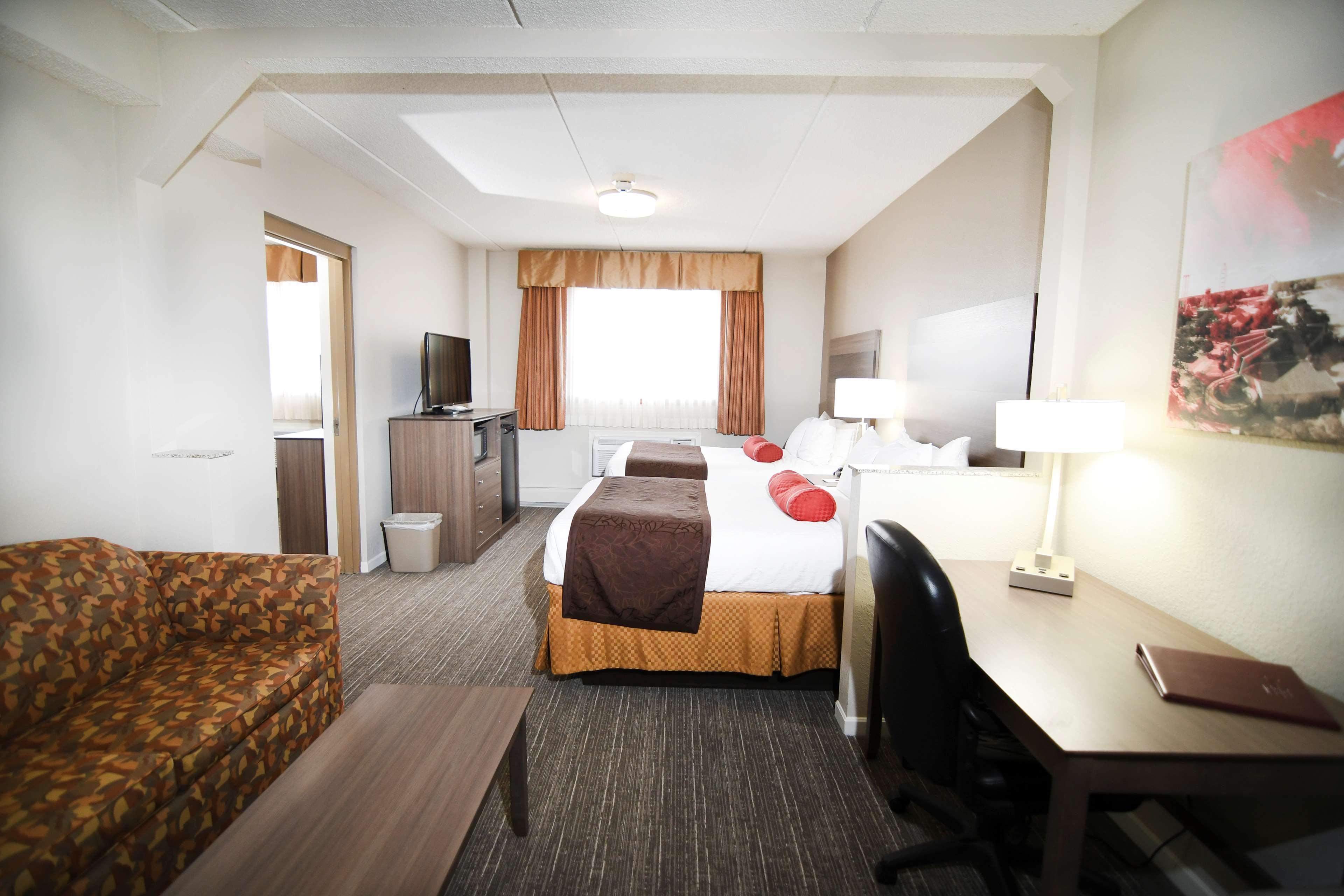 Western & Hotel 3*